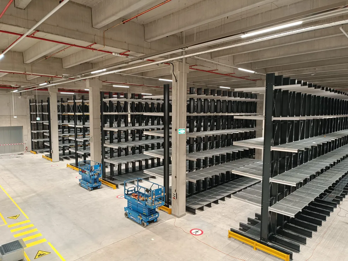 Konsolreol — armdetalje