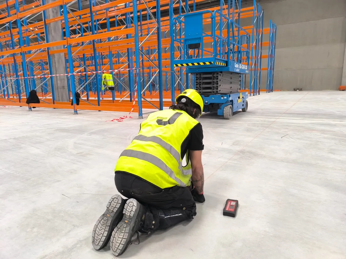 Konsolreol — lagerhal